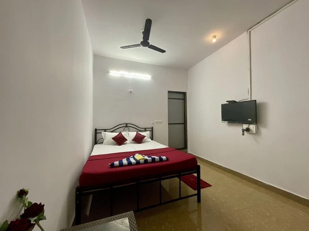 Арамбол: God Gift Hostel