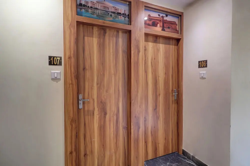 Мумбаи: Hotel Emirates Suite
