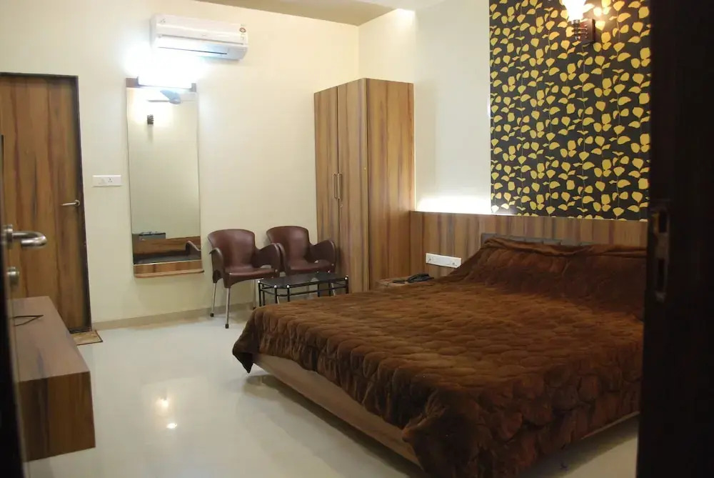 Сурат: Hotel Vijya laxmi Rooms and Banquet Hall