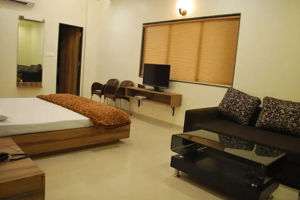 Сурат: Hotel Vijya laxmi Rooms and Banquet Hall