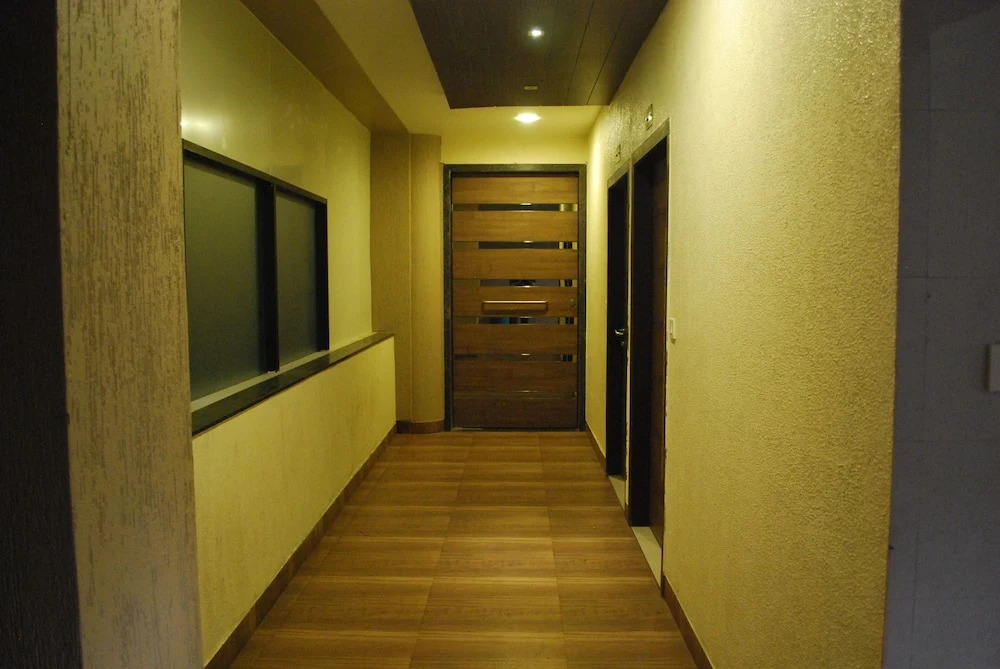 Сурат: Hotel Vijya laxmi Rooms and Banquet Hall