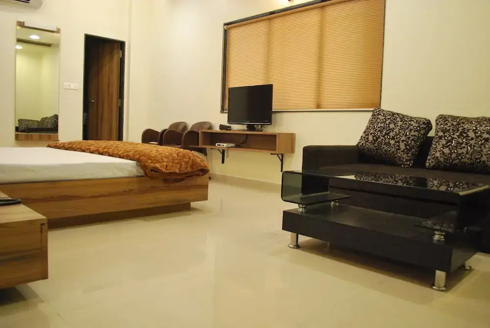 Сурат: Hotel Vijya laxmi Rooms and Banquet Hall