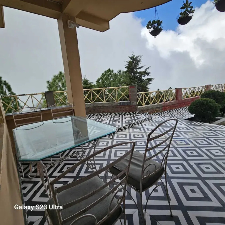 Массури: HR Windsong Homestay