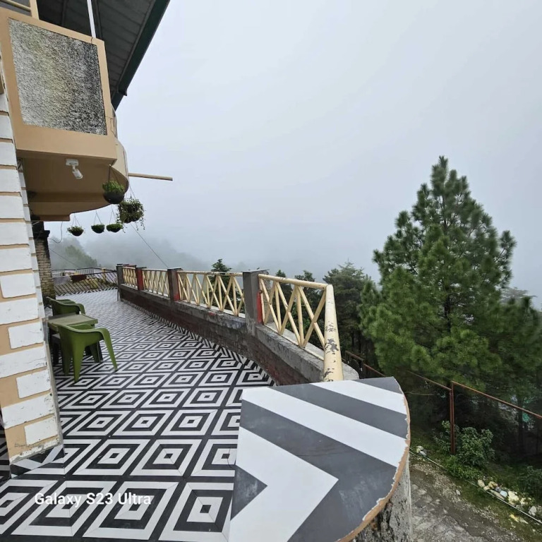 Массури: HR Windsong Homestay