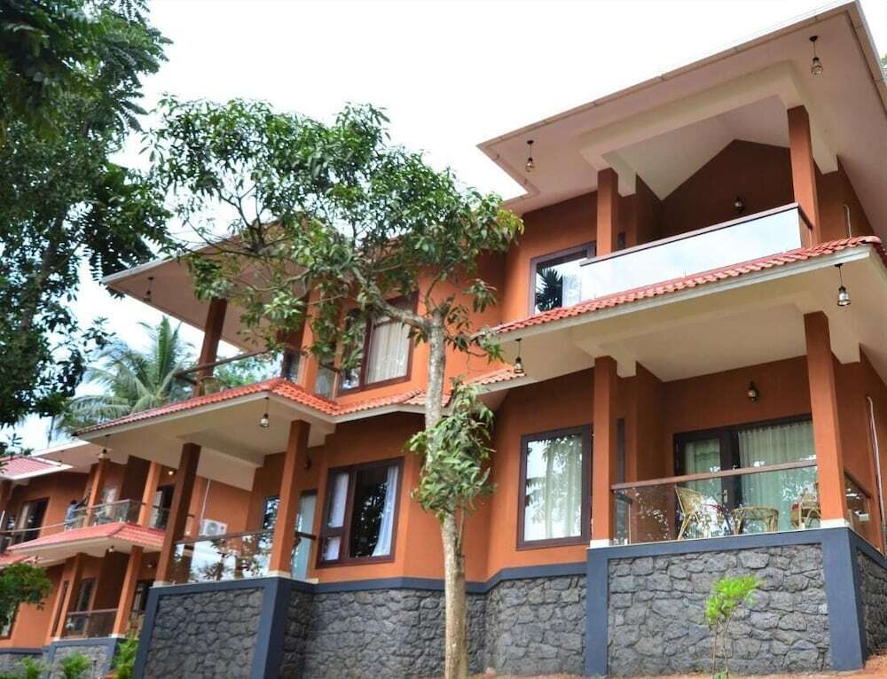Султан-Батери: Room in Guest Room - Lakerose Wayanad Resort - Superior Lake View