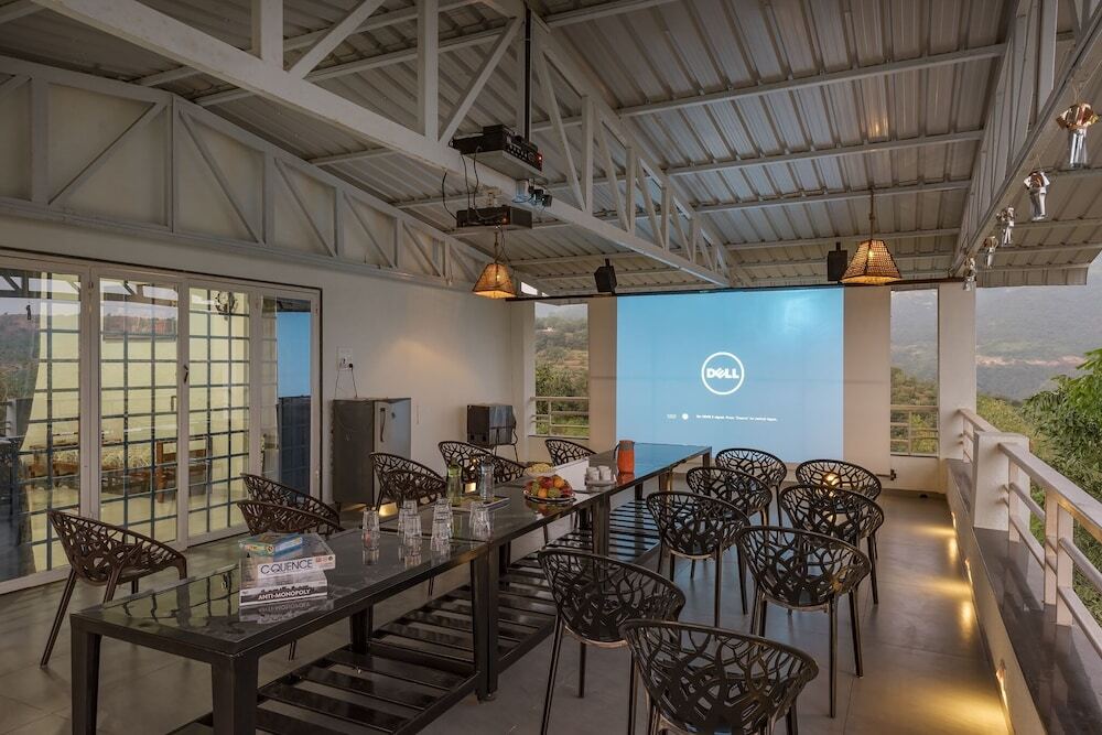 Лаваса: CosmicStays Ekantam - Mountain View Villa near Pune