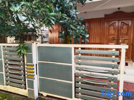 Ангамали: Full AC 4bhk townhouse, 10 mins from airport