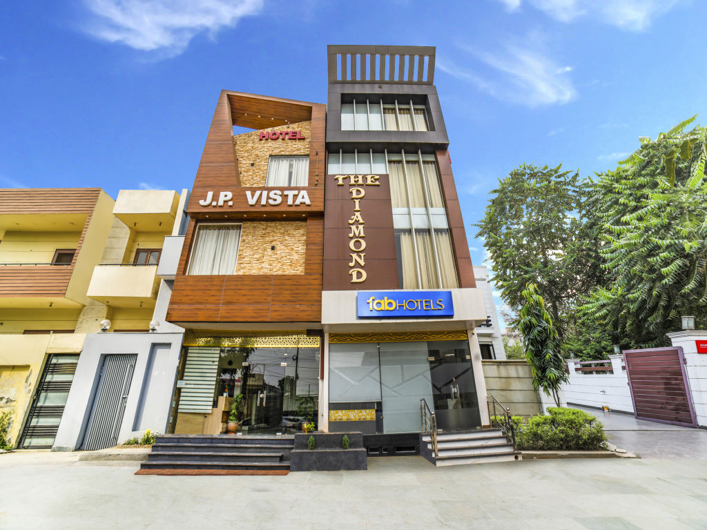 Чандигарх: Fabhotel Diamond Zirakpur - Fully Vaccinated Staff