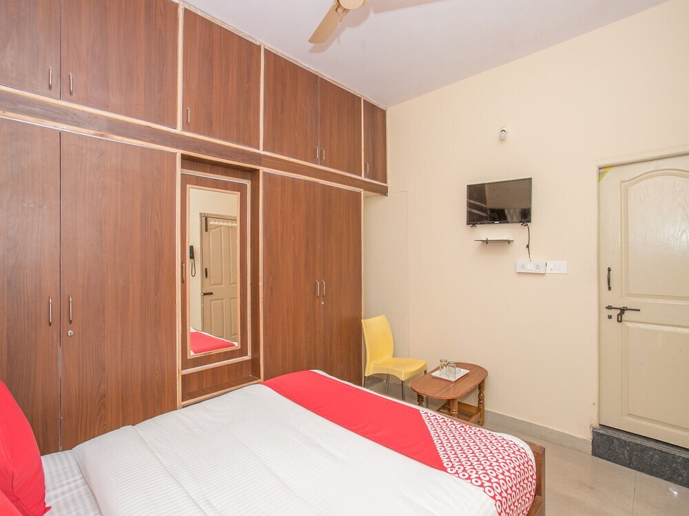 Бангалор: OYO 12776 SV Suites
