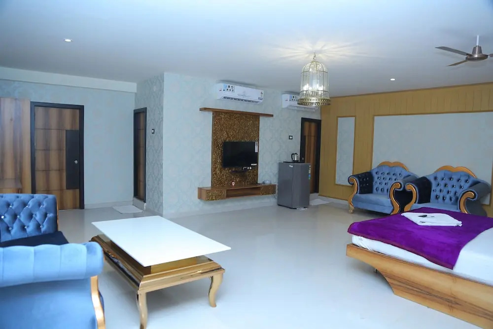 Райчур: Hotel Santoshi Novatel
