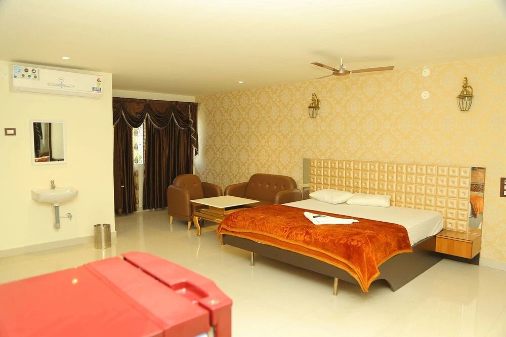 Райчур: Hotel Santoshi Novatel