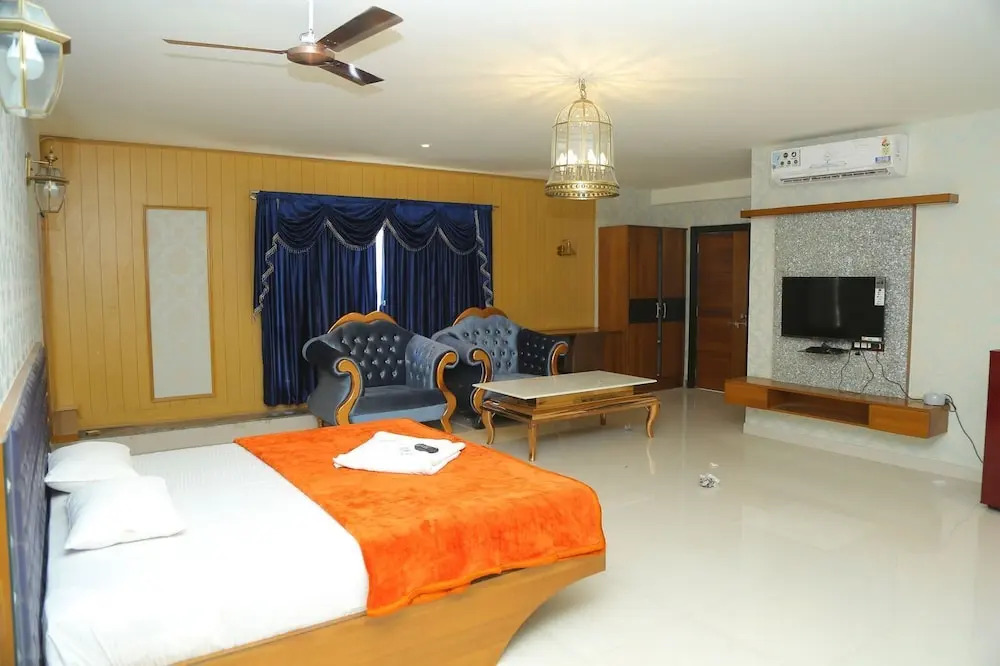 Райчур: Hotel Santoshi Novatel