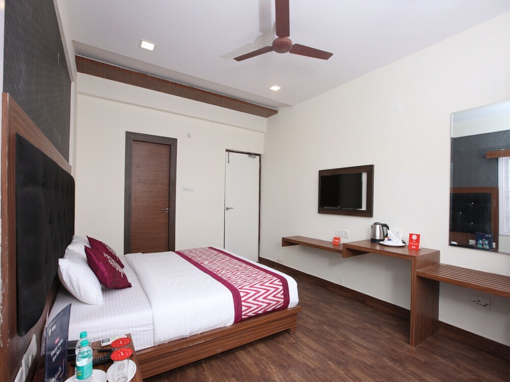 Ченнаи: Capital O 14043 Hotel Star Holiday