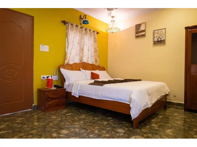 Вагатор: Alcove Beach Resort