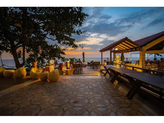 Вагатор: Alcove Beach Resort