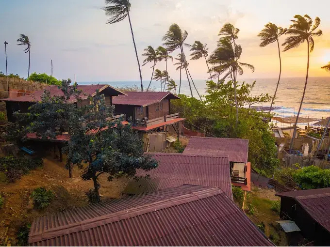 Вагатор: Alcove Beach Resort