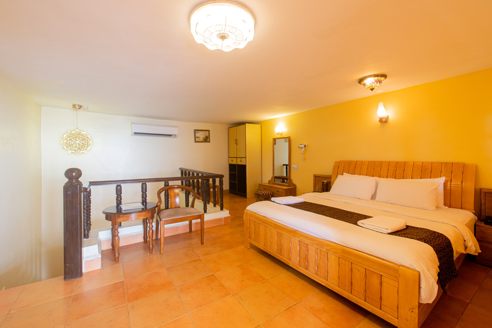 Вагатор: Alcove Beach Resort