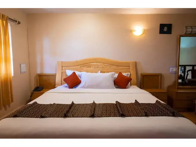 Вагатор: Alcove Beach Resort