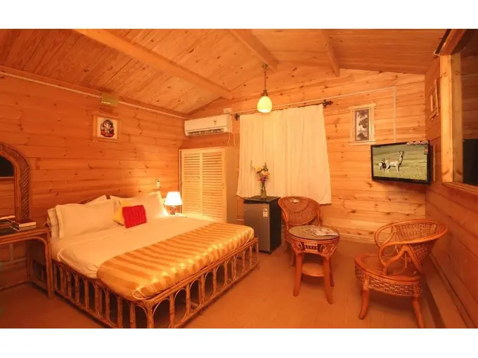 Вагатор: Alcove Beach Resort