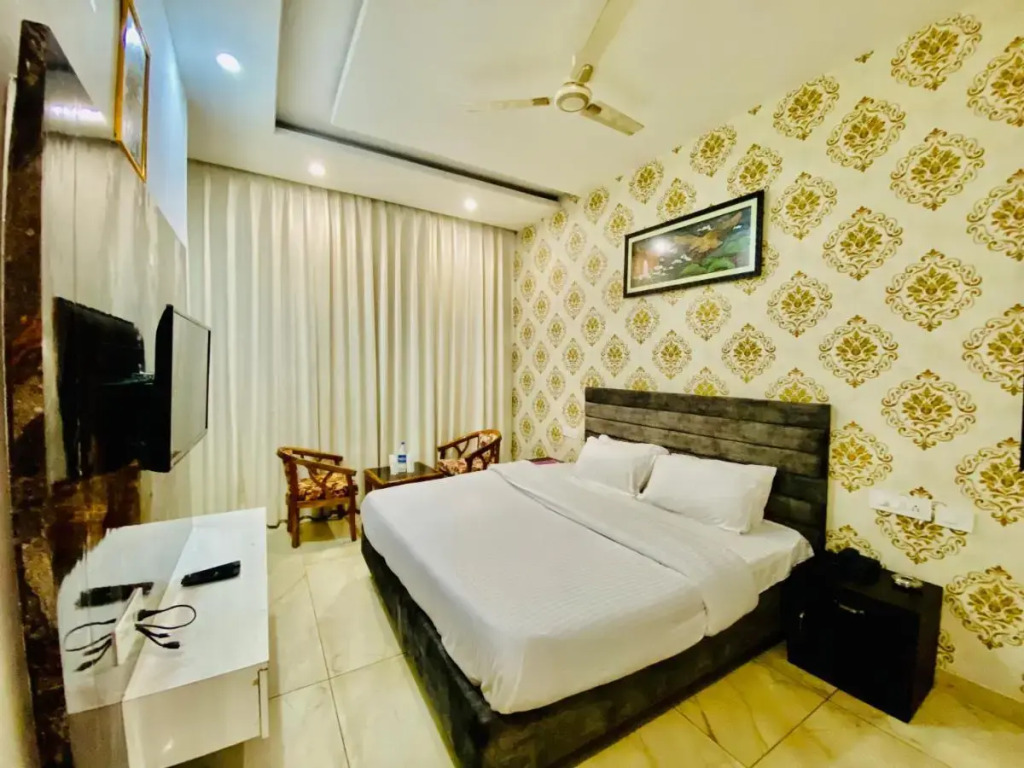 Зиракпур: Hotel Hollywood - Family Hotel