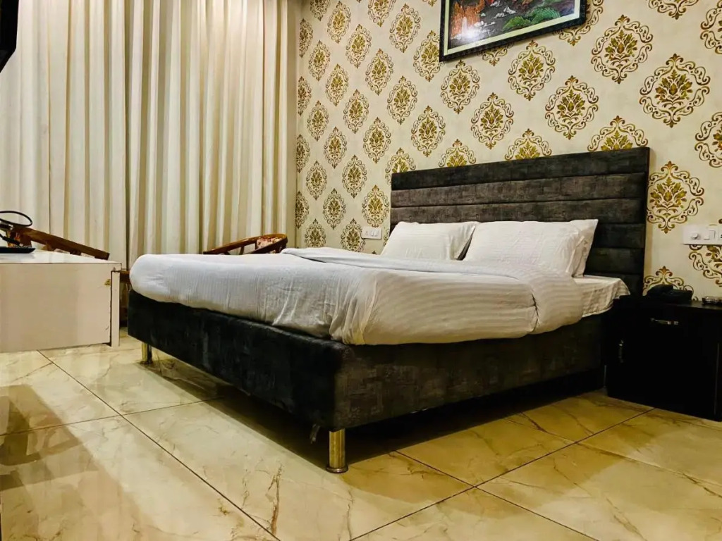 Зиракпур: Hotel Hollywood - Family Hotel