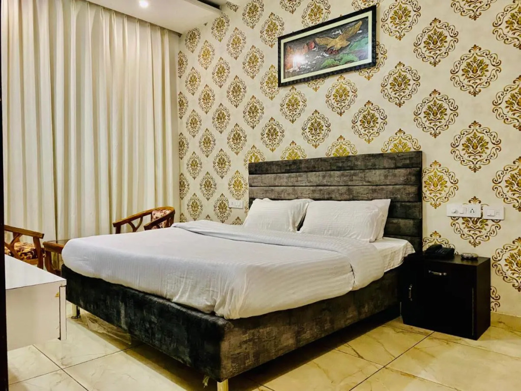 Зиракпур: Hotel Hollywood - Family Hotel