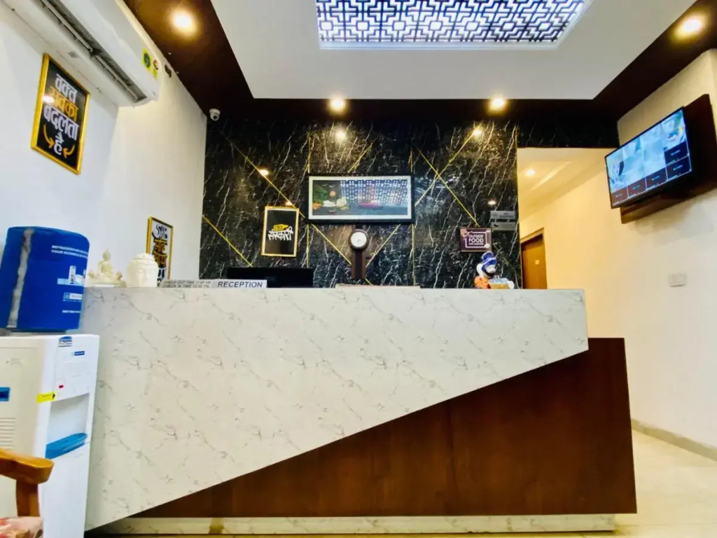Зиракпур: Hotel Hollywood - Family Hotel