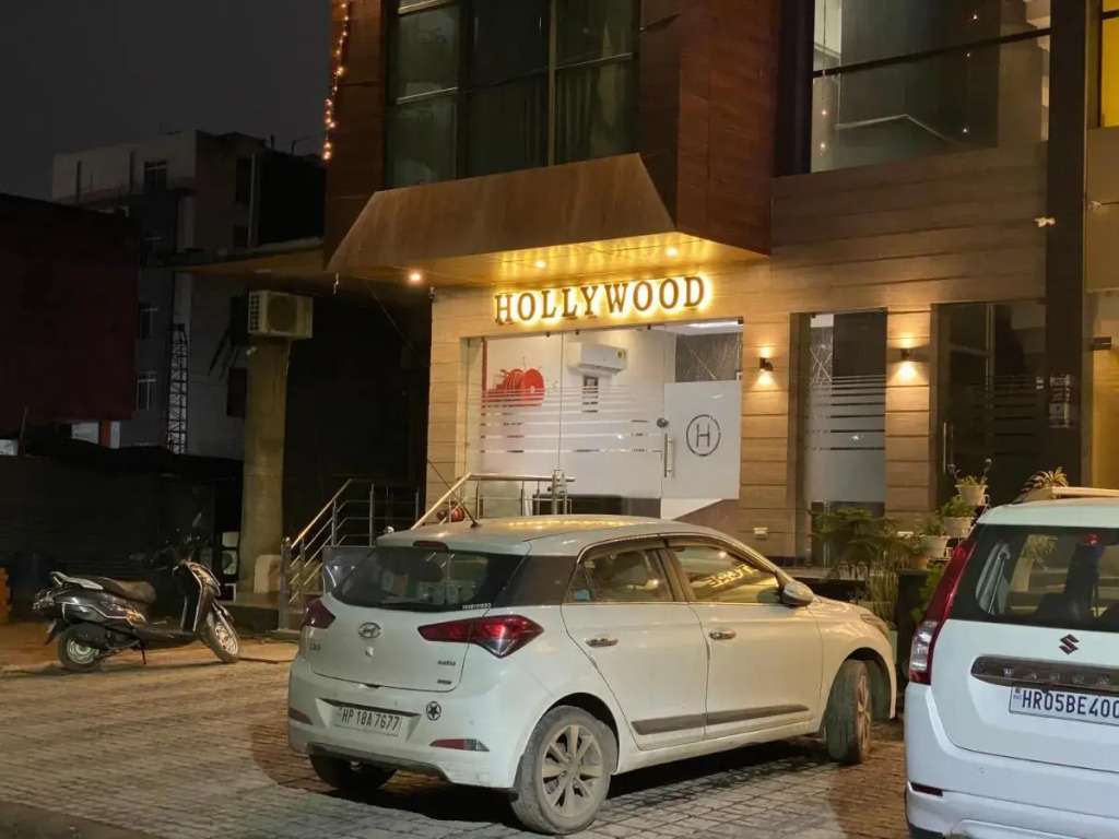 Зиракпур: Hotel Hollywood - Family Hotel