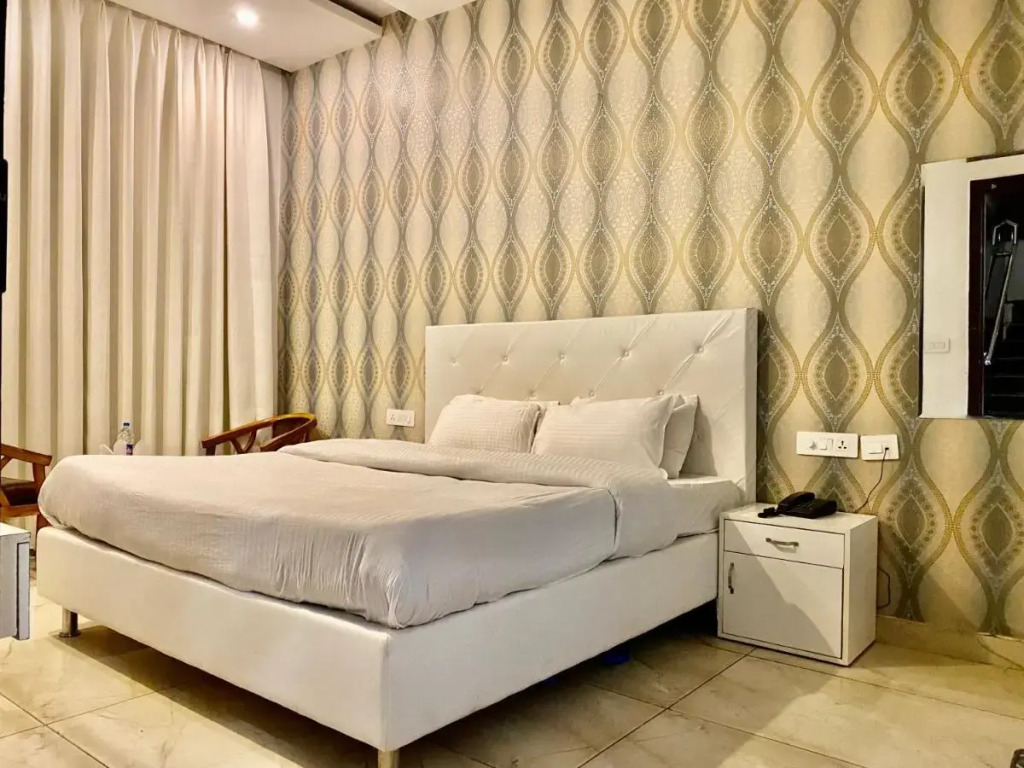 Зиракпур: Hotel Hollywood - Family Hotel