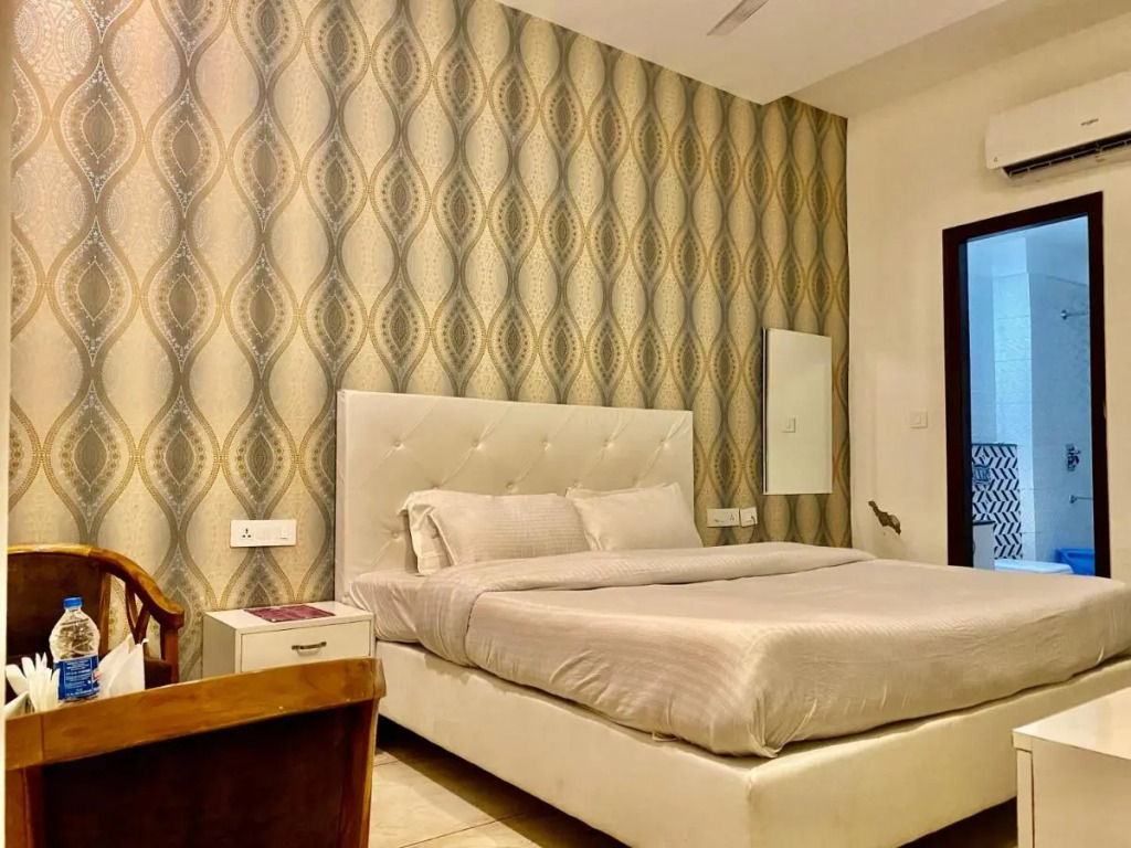 Зиракпур: Hotel Hollywood - Family Hotel