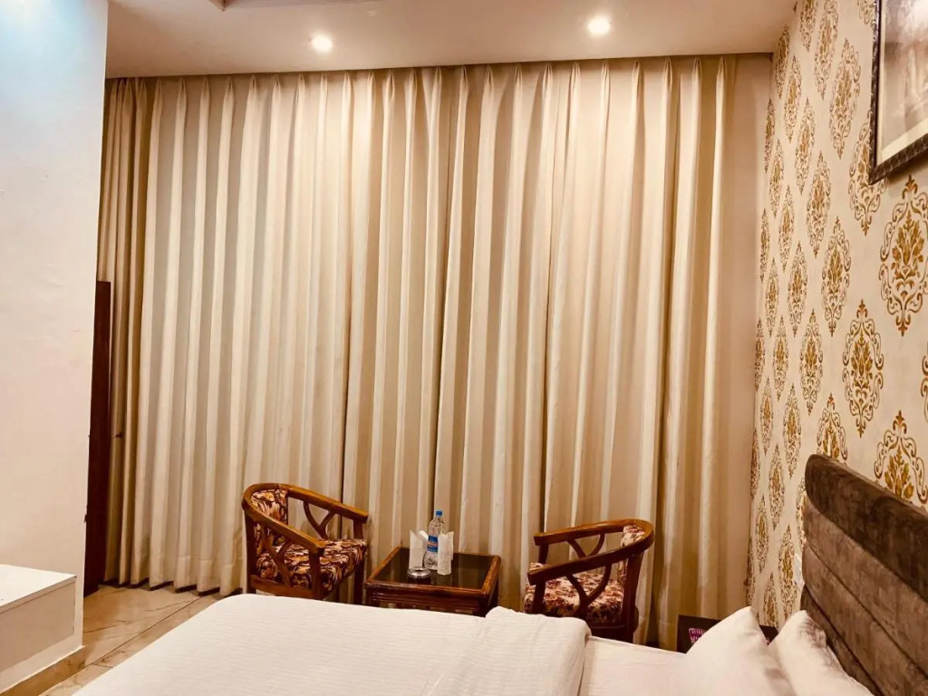 Зиракпур: Hotel Hollywood - Family Hotel