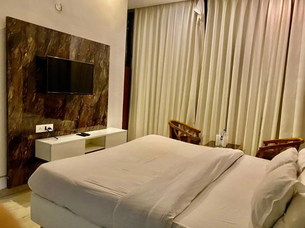 Зиракпур: Hotel Hollywood - Family Hotel