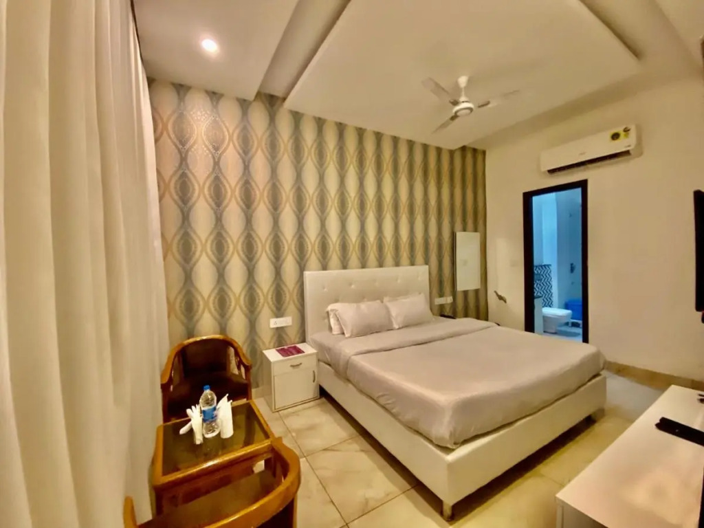 Зиракпур: Hotel Hollywood - Family Hotel