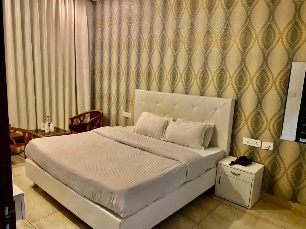 Зиракпур: Hotel Hollywood - Family Hotel