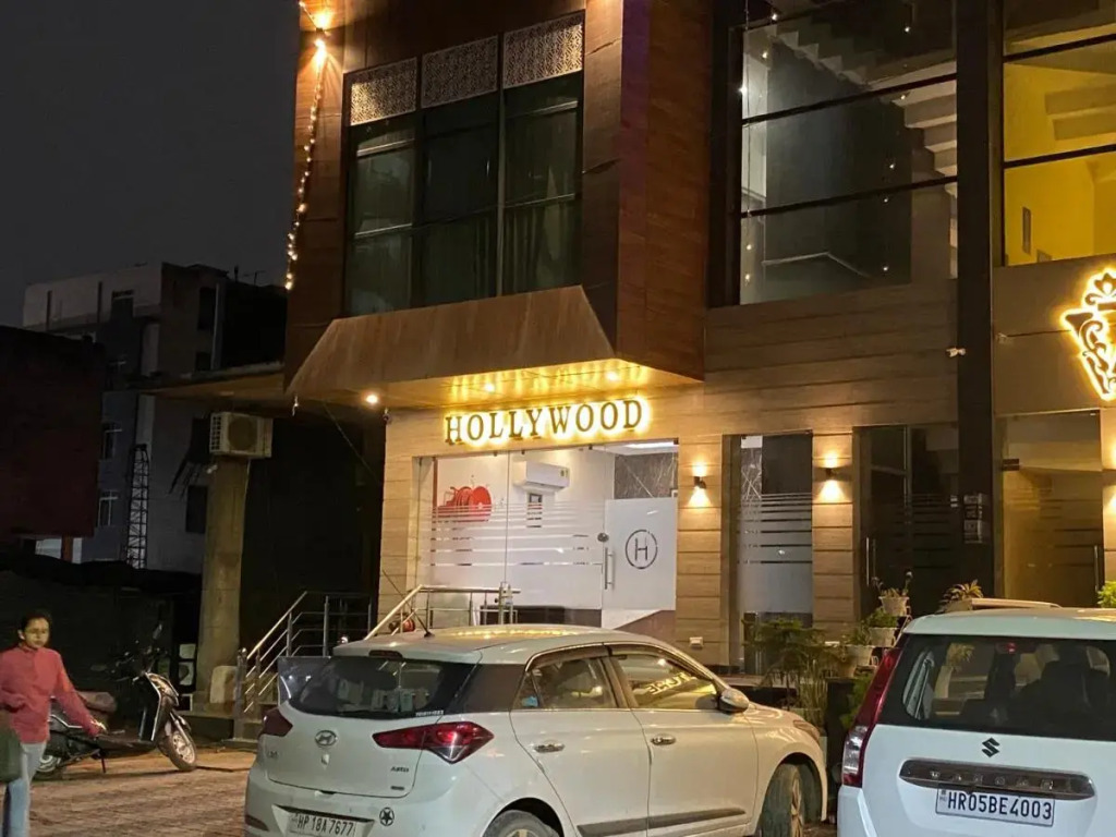 Зиракпур: Hotel Hollywood - Family Hotel