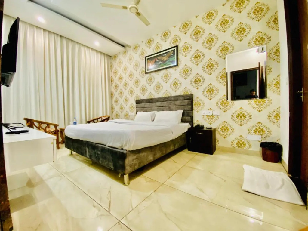 Зиракпур: Hotel Hollywood - Family Hotel