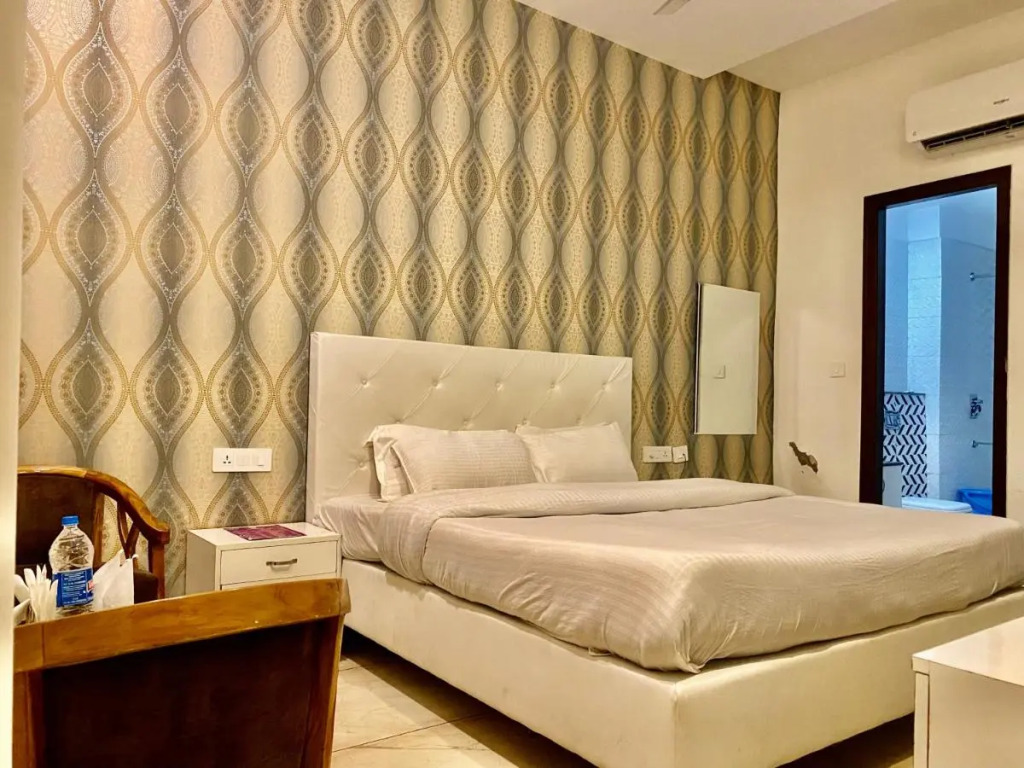 Зиракпур: Hotel Hollywood - Family Hotel