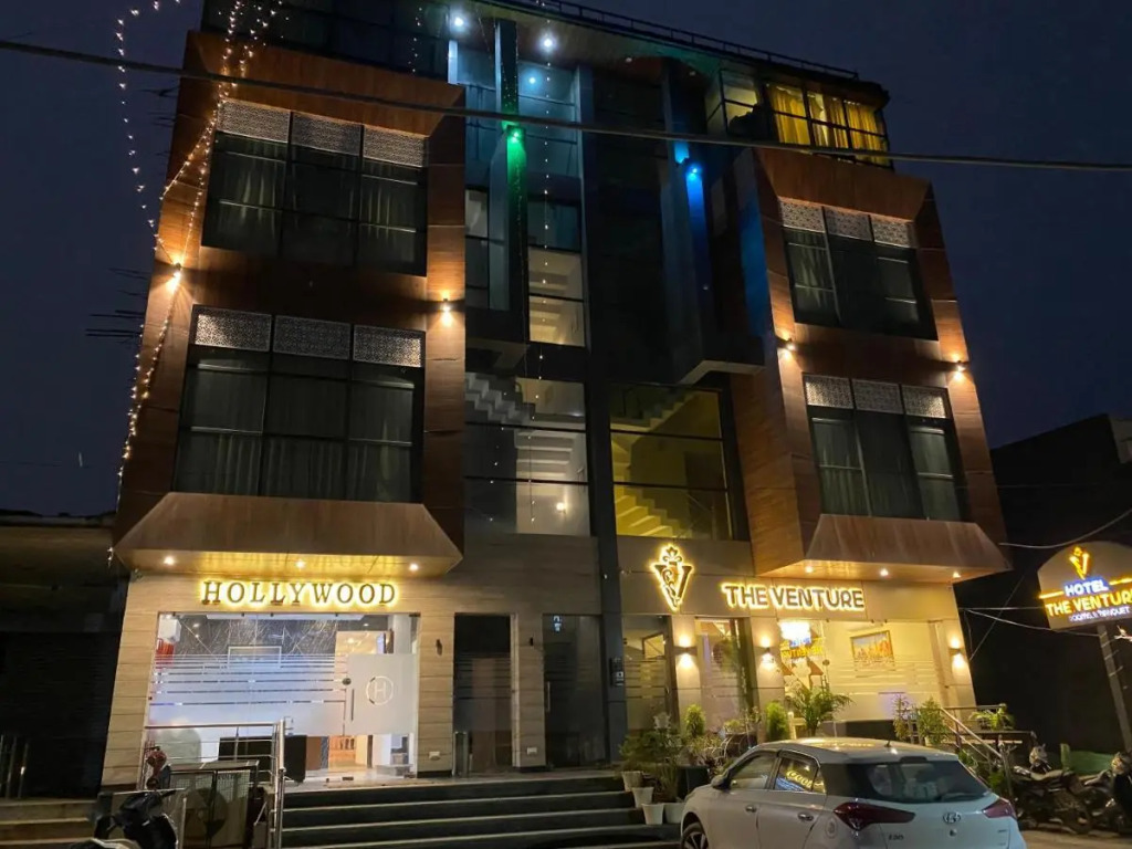 Зиракпур: Hotel Hollywood - Family Hotel