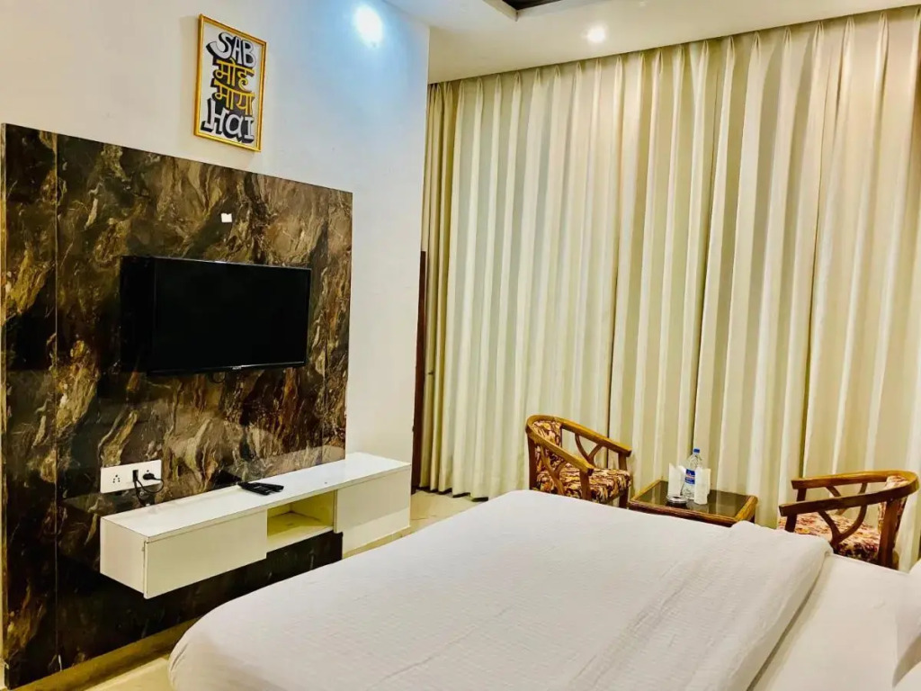 Зиракпур: Hotel Hollywood - Family Hotel