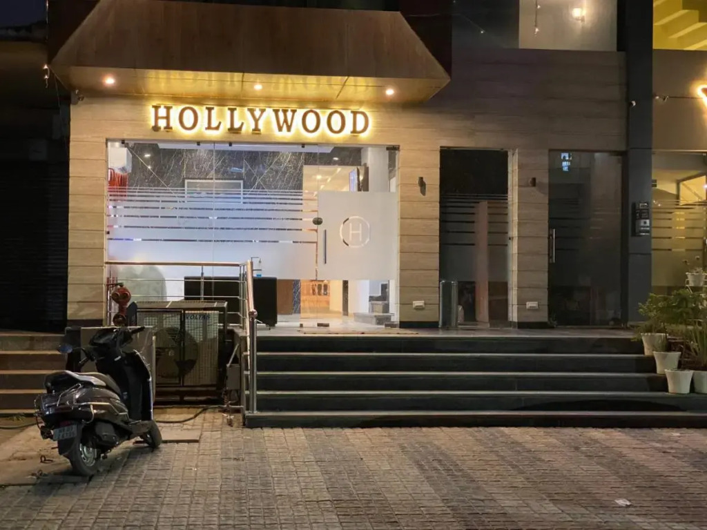 Зиракпур: Hotel Hollywood - Family Hotel