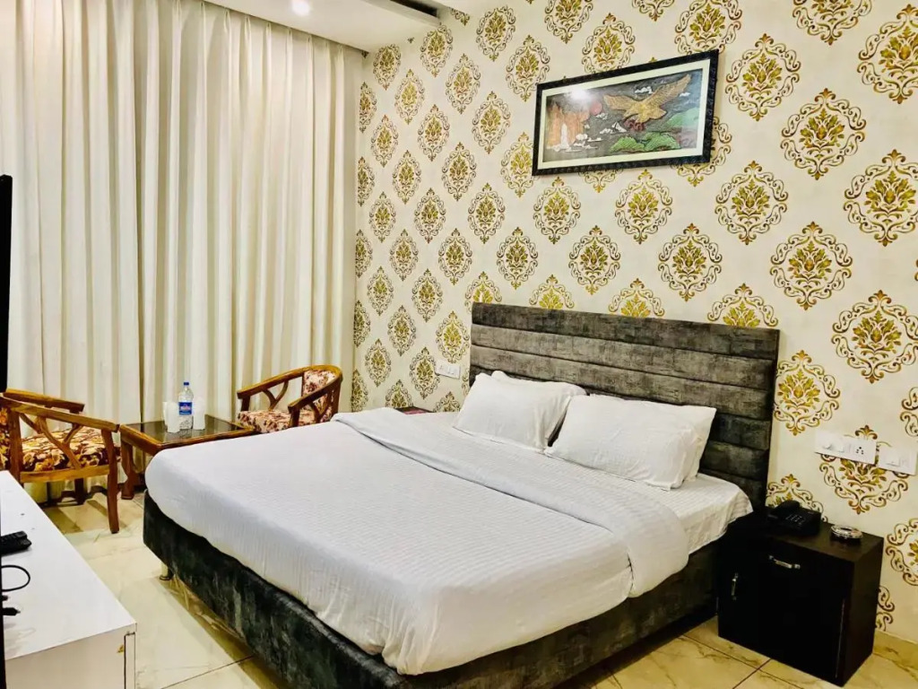 Зиракпур: Hotel Hollywood - Family Hotel