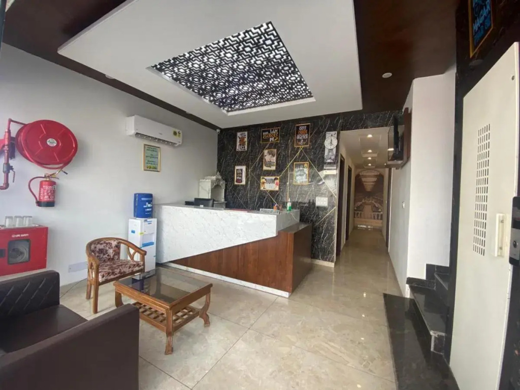 Зиракпур: Hotel Hollywood - Family Hotel