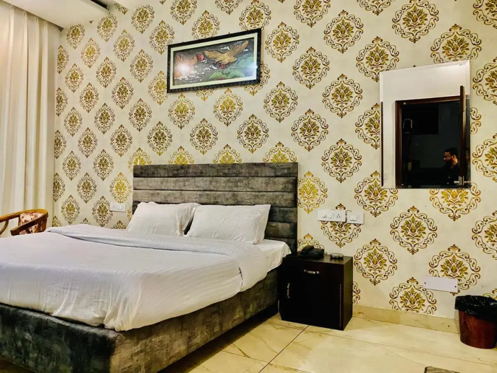 Зиракпур: Hotel Hollywood - Family Hotel