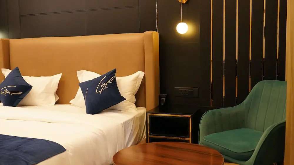 Нойда: Aquila Grand Suites
