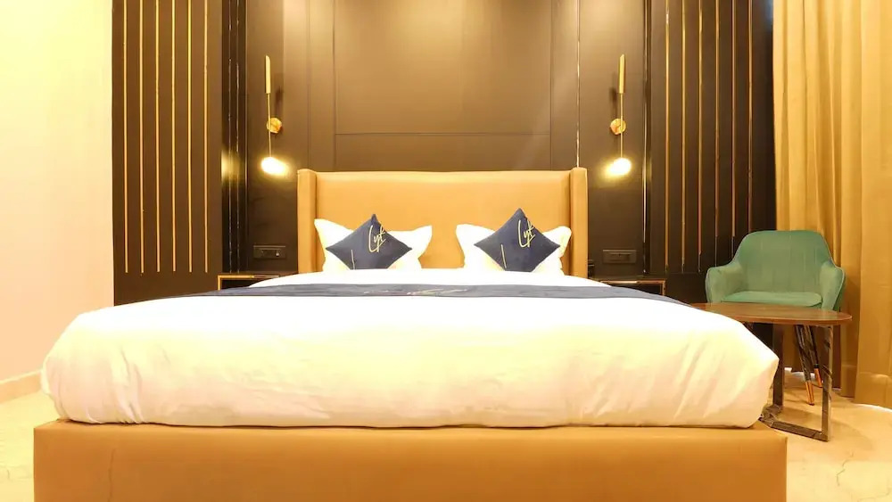 Нойда: Aquila Grand Suites