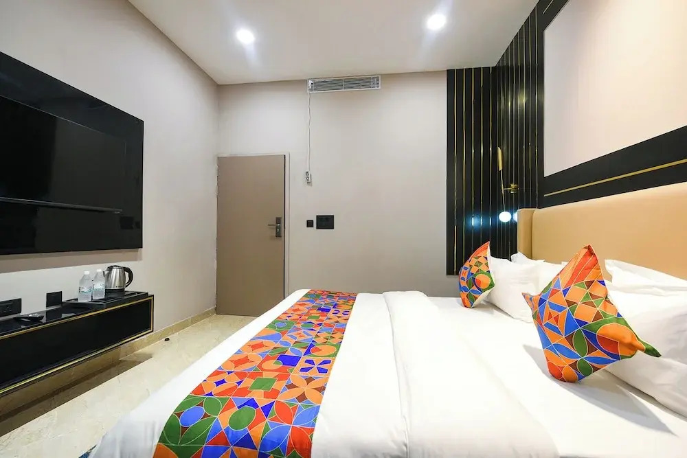 Нойда: Fabhotel Prime Elegance Suites