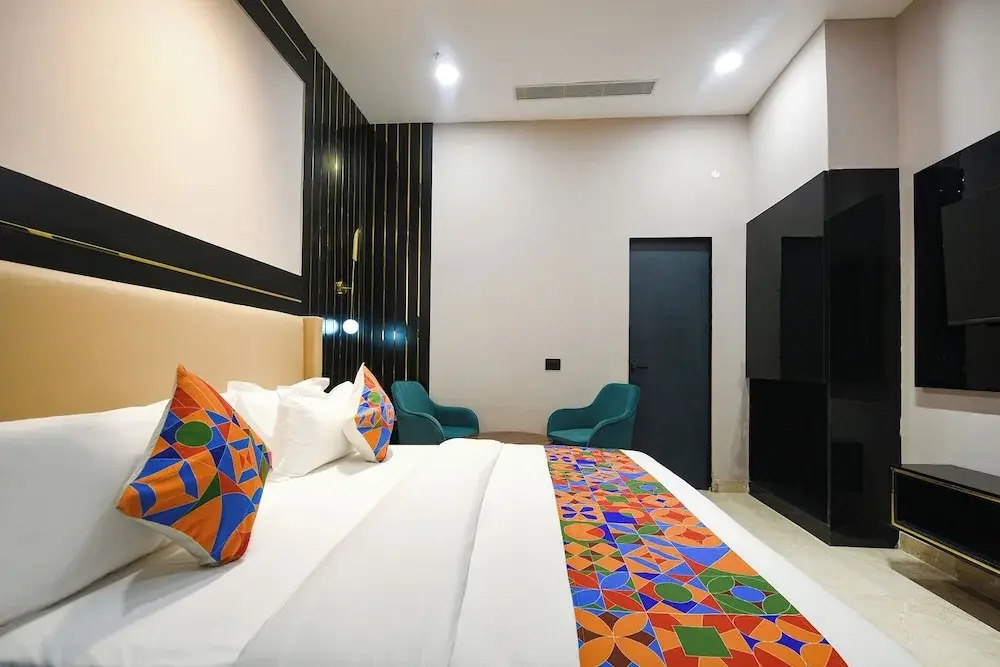 Нойда: Fabhotel Prime Elegance Suites