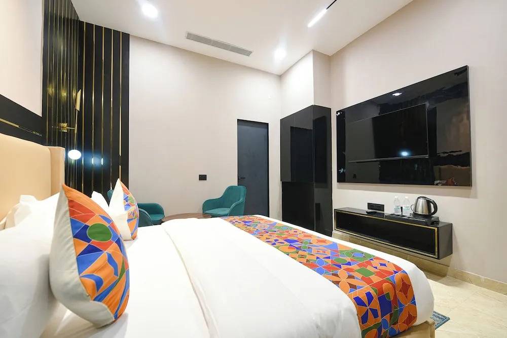 Нойда: Fabhotel Prime Elegance Suites