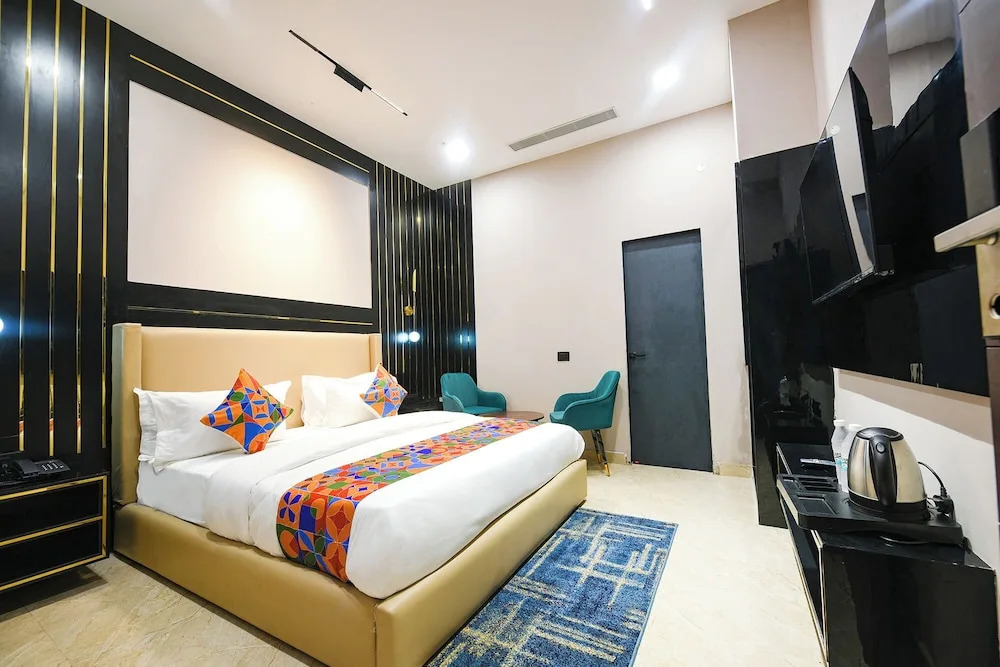 Нойда: Fabhotel Prime Elegance Suites