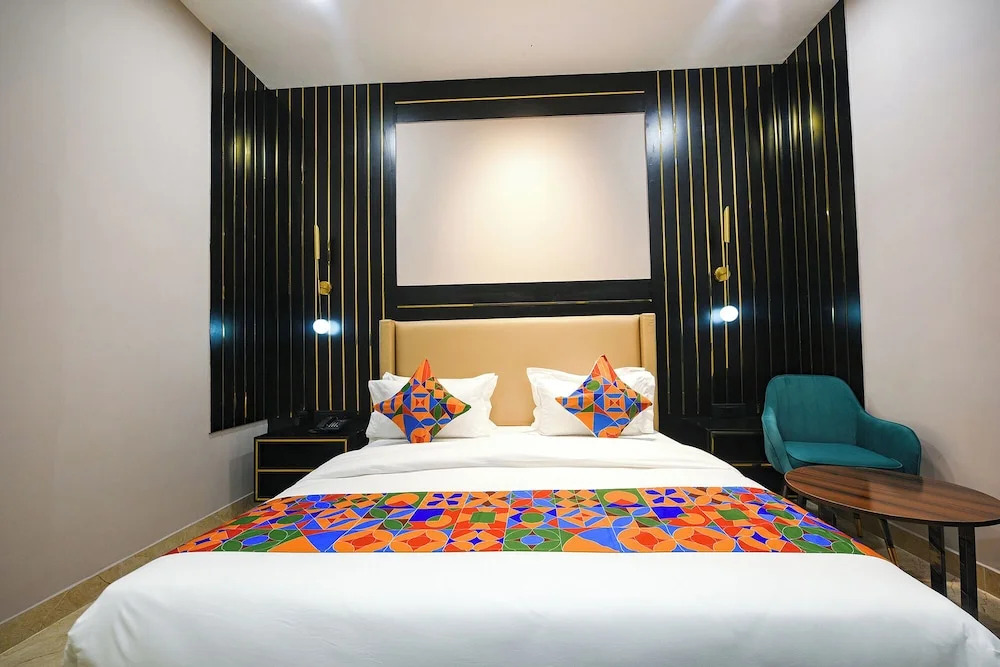 Нойда: Fabhotel Prime Elegance Suites